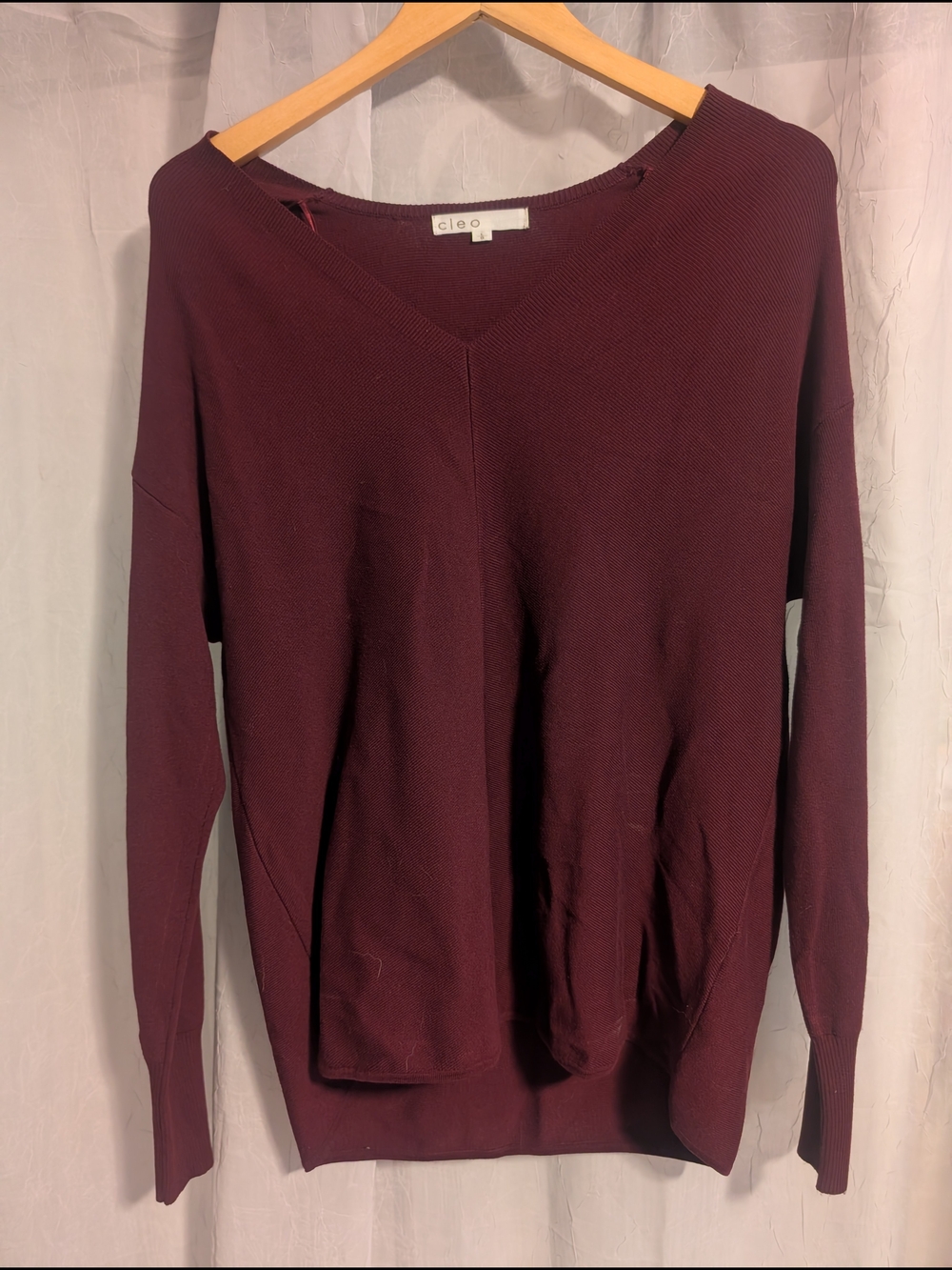 cleo Women's V-Neck Sweater in Deep Wine